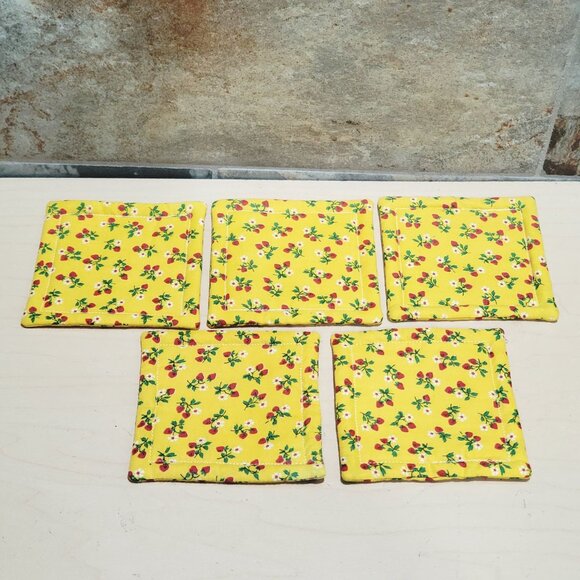 Fabric Coasters Mug Rug Set of 5 Cotton Yellow Strawberries Floral - Picture 3 of 6